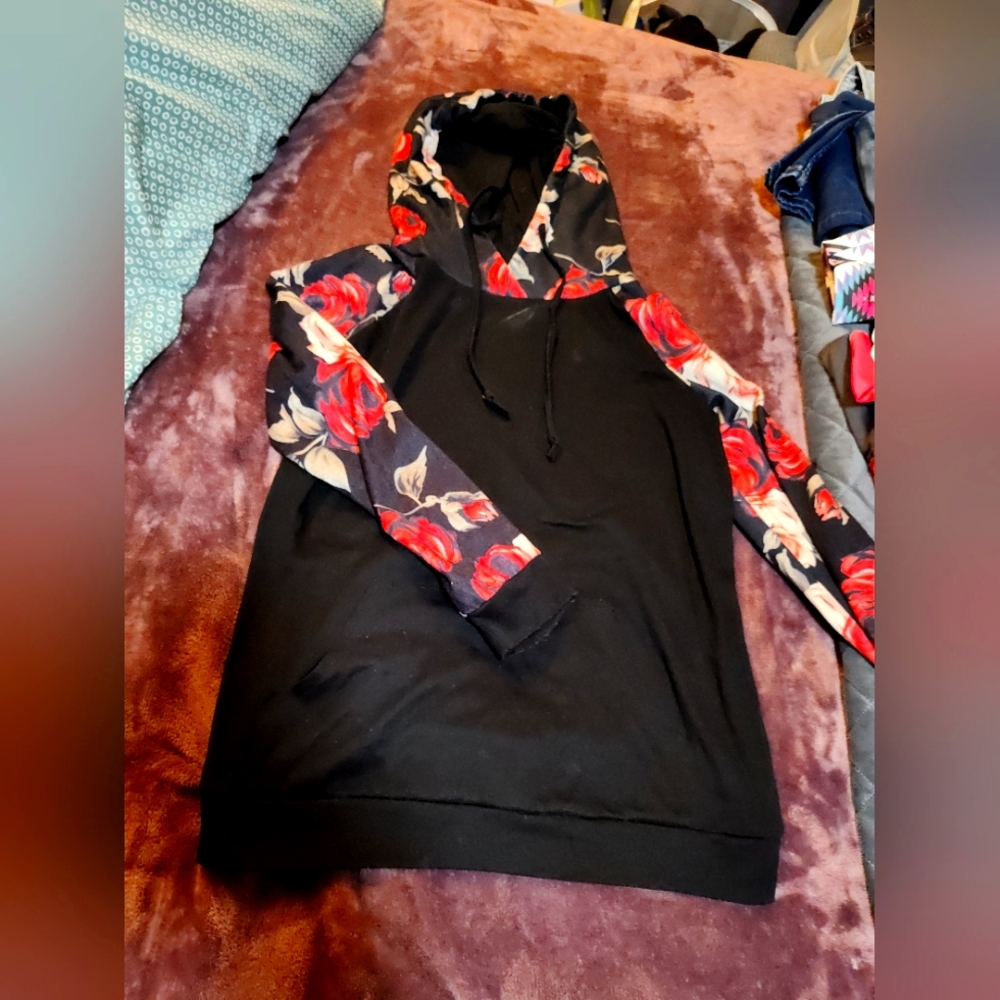 Hooded Floral sweatshirt